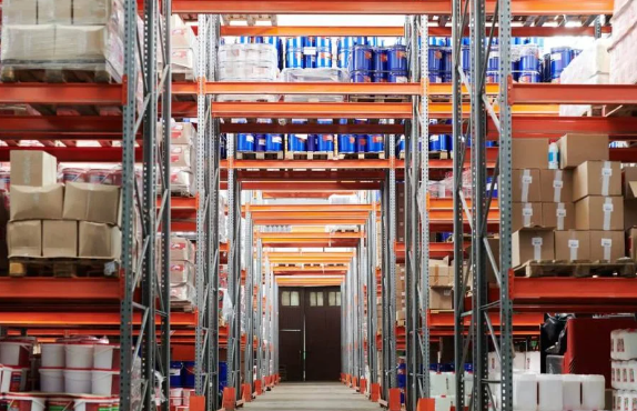 驶入式货架与贯通式货架有什么区别？