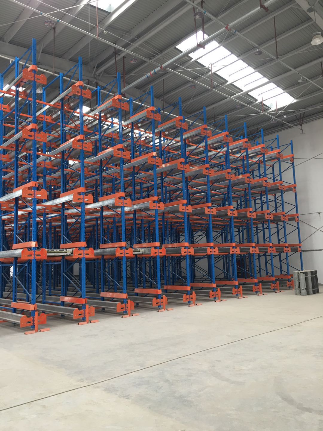 穿梭式货架- 腾博会官网专业服务诚信为本解决方案