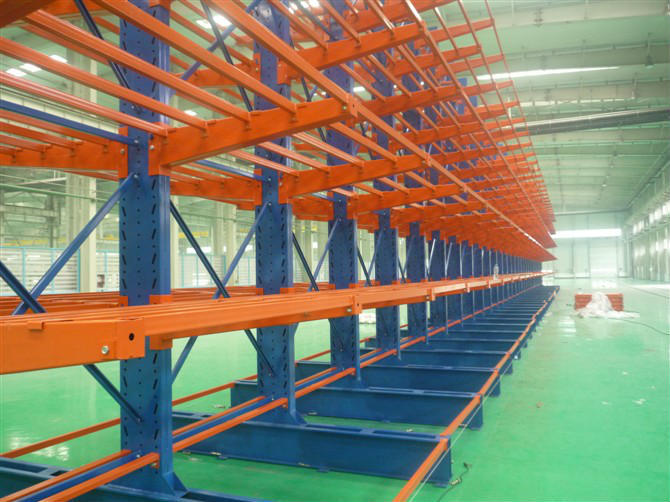 悬臂货架的核心构造：为长物料量身定制的“专属货架”